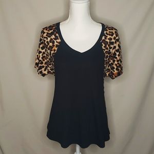 Black Leopard print short sleeve sz med